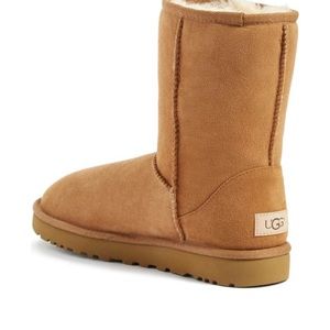 Ugg classic shearling lined camel boots size 8